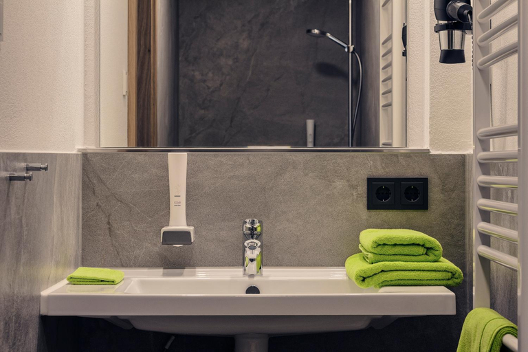 Bathroom 5, Brauerei Gaststatte Stierberg, Mühldorf am Inn
