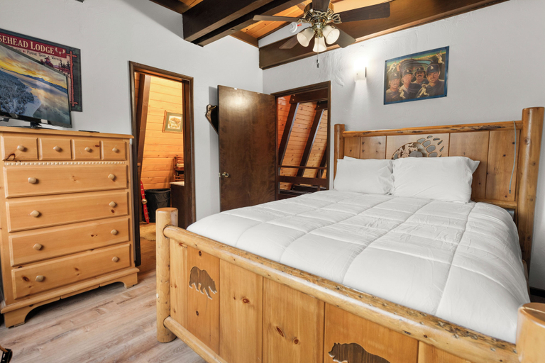 Bedroom 1, Unwinding Bear, San Bernardino
