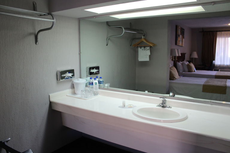 Bathroom 4, Quality Inn Piedras Negras, Piedras Negras