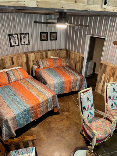 Bedroom 3, Hermann Grain Bins BNB, Gasconade