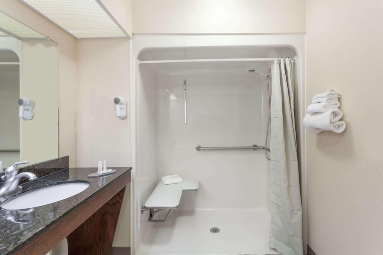 Bathroom 4, Baymont by Wyndham Hickory, Catawba