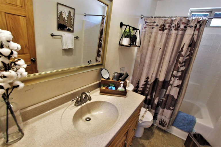 Bathroom 3, Take a Break, San Bernardino