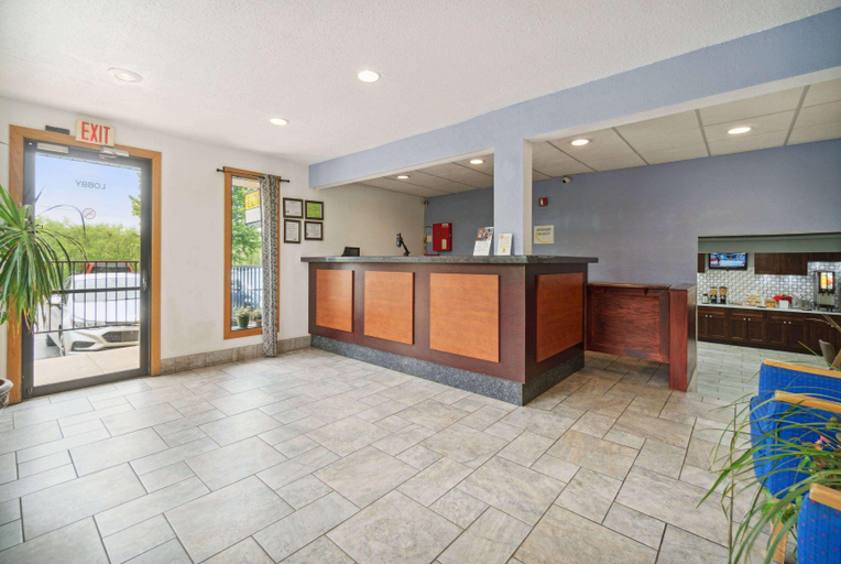 Public Area 3, Super 8 by Wyndham Kenosha/Pleasant Prairie, Kenosha