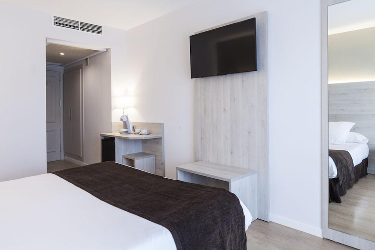 Bedroom 3, Hotel Helios Lloret, Girona