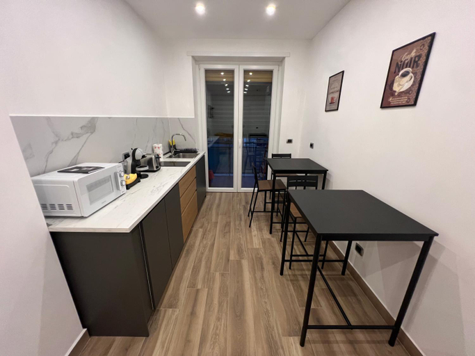 Others 2, Suite 98, Rome