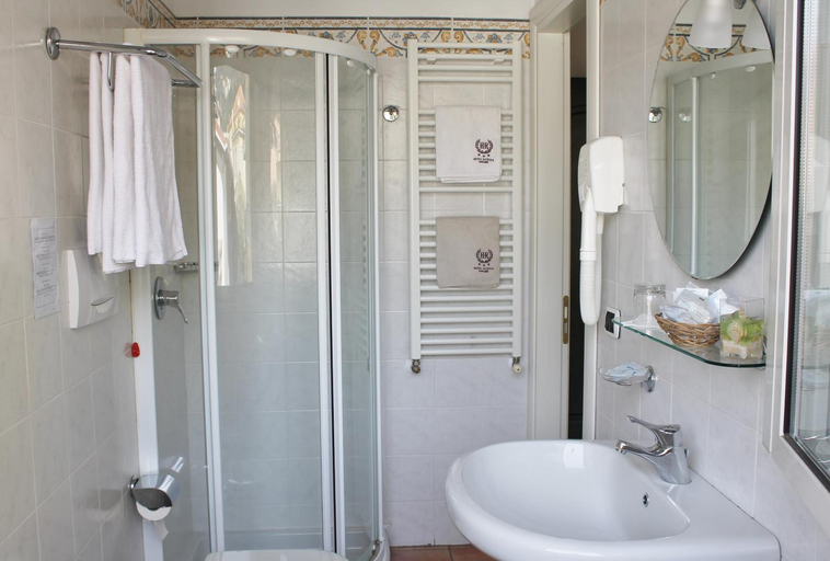 Bathroom 2, Hotel Riviera Varazze, Savona
