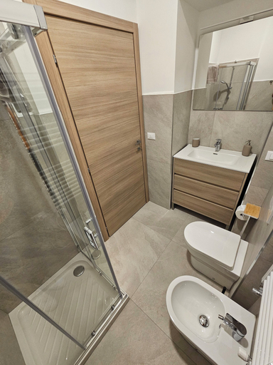 Bathroom 4, B&B Lunis, Trieste
