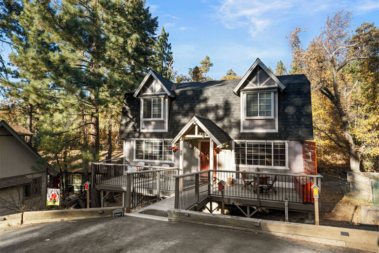 Exterior & Views, Birdhouse in Moonridge, San Bernardino