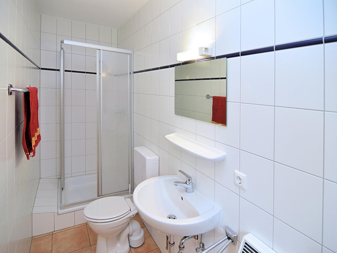 Bathroom, Wohnung mit eigener Terrasse in Huddinge, Waldeck-Frankenberg