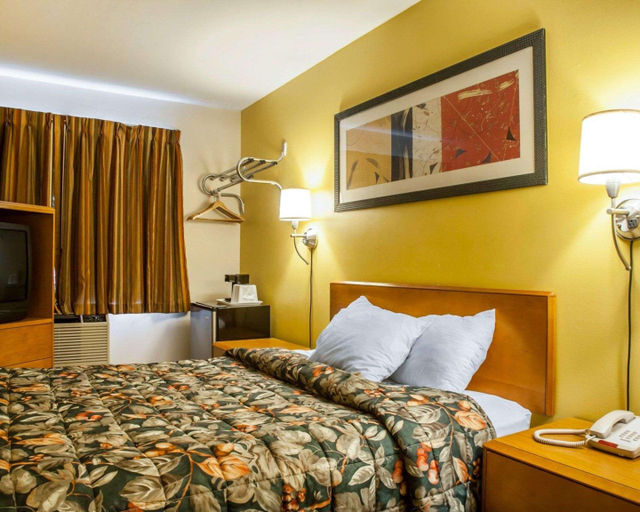 Bedroom 2, Rodeway Inn Middletown, Newport