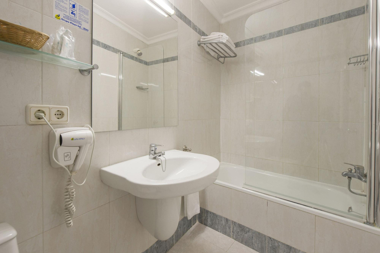 Bathroom 4, Hotel Vibra Marítimo, Baleares