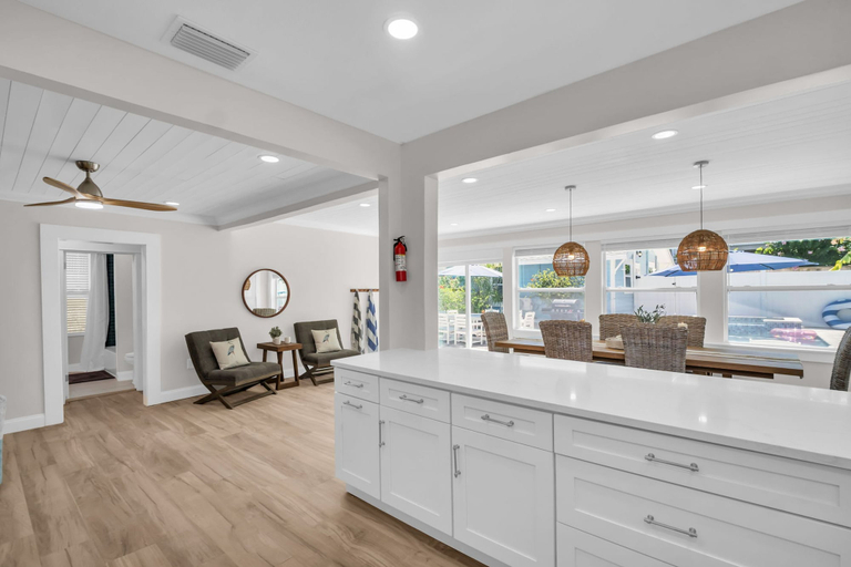 Room 3, NEW Beach Envy 4BR Pool Spa Steps From Sand, Pinellas