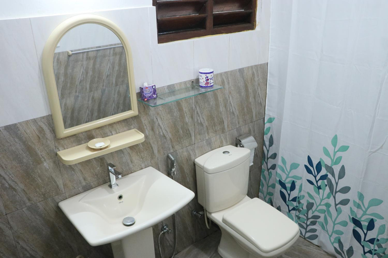 Bathroom 4, Sheru Guest, Matara Four Gravets