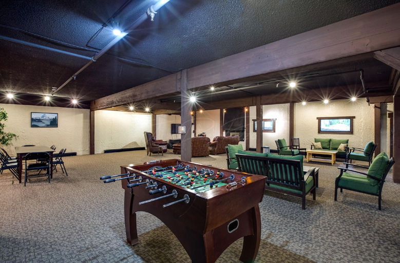 Food & Drinks 4, 37SLL - Economical - Convenient - Kitchenette - Sleeps 2, Whatcom