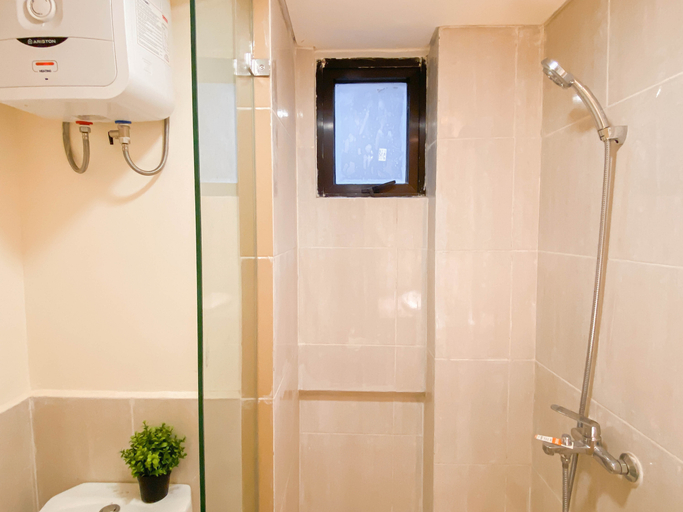 Bathroom 5, Modern Contemporary 2BR Apartment at Meikarta By Travelio, Cikarang