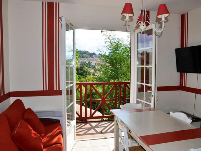 Others 5, Apartment in Basque Country with Pool Access, Pyrénées-Atlantiques