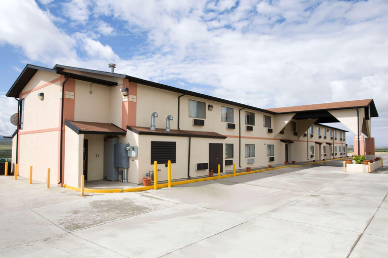 Exterior & Views 2, Super 8 by Wyndham Rawlins, Carbon