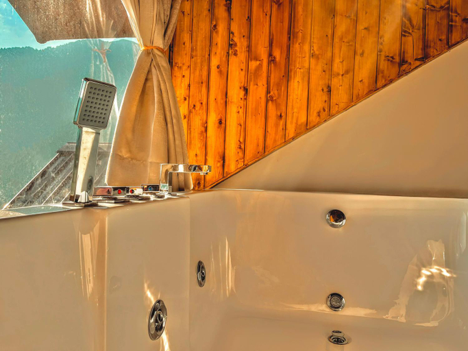 Bathroom 3, House of Soyl, Kullu