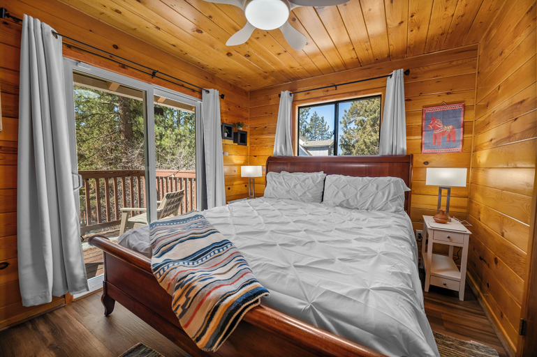 Bedroom 1, The Scandinavian Bear, San Bernardino