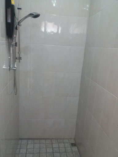 Bathroom 3, Boathouse marina restaurant and homestay, Muang Surat Thani
