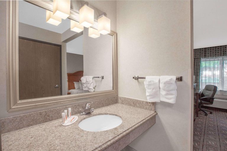 Bathroom 4, Baymont by Wyndham Jackson, Jackson