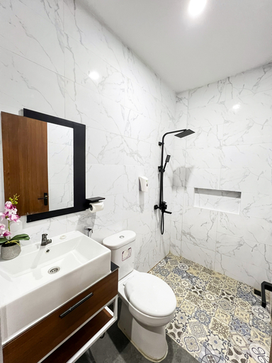 Bedroom 5, The King Hotel, Brebes