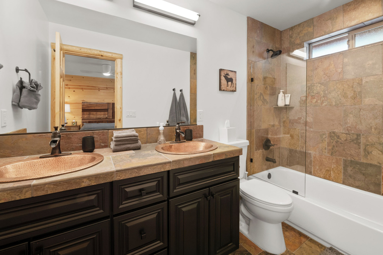Bathroom 3, Acorn Cabin, San Bernardino