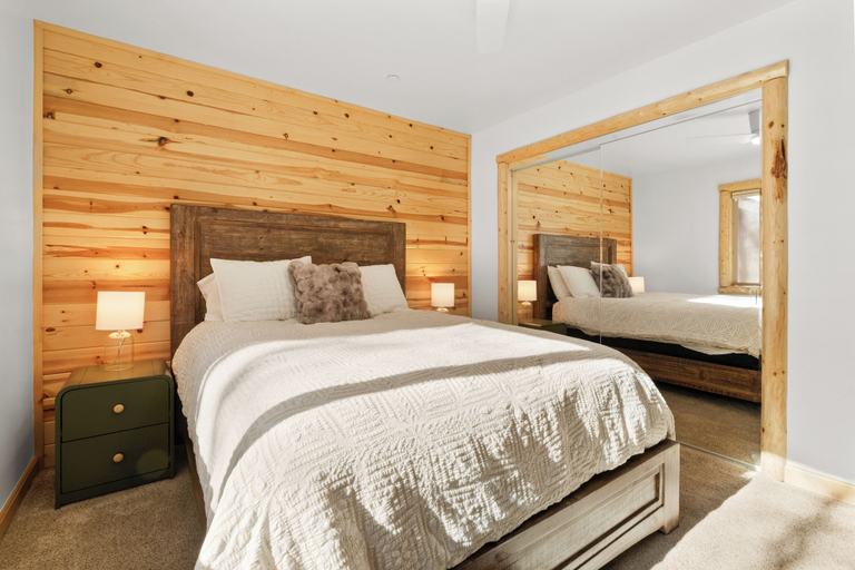 Bedroom 2, Acorn Cabin, San Bernardino