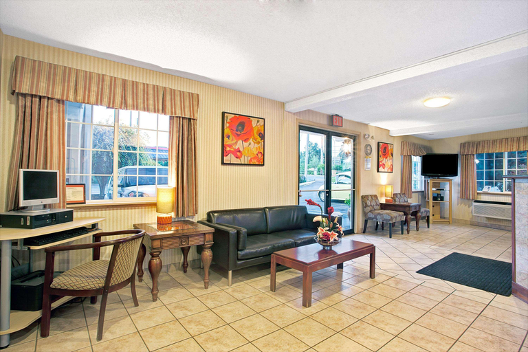 Public Area 2, Days Inn by Wyndham Federal Way, King