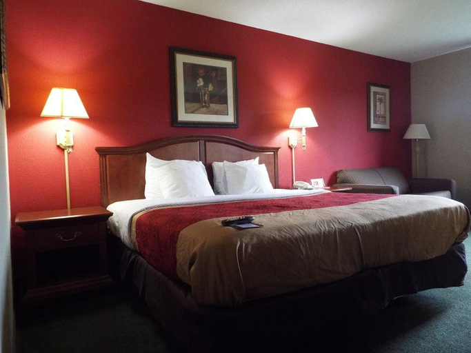 Bedroom 3, Quality Inn & Suites Canton Canton, Cherokee