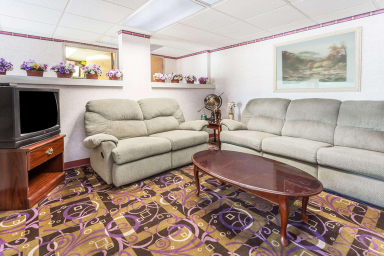 Public Area, Days Inn by Wyndham Sanford, Lee