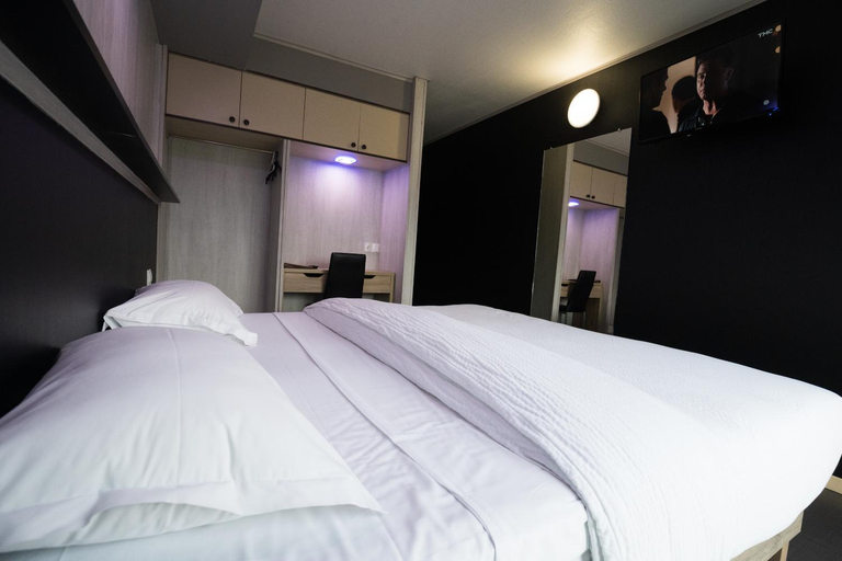 Bedroom, Hotel La Rocade, Ariège