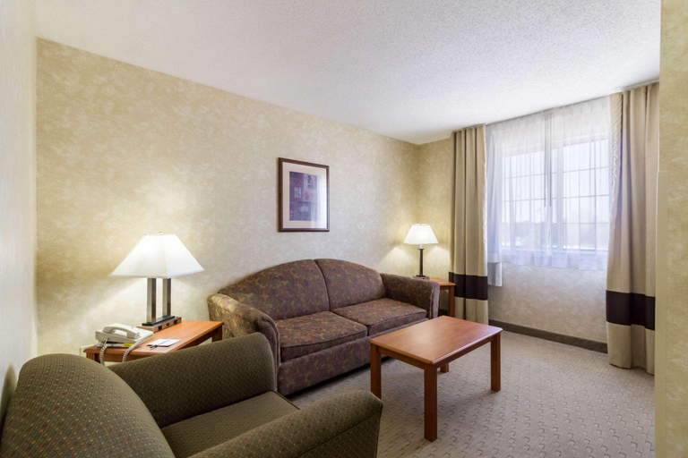 Bedroom 3, Quality Inn Marshal, Lyon