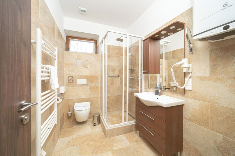 Bathroom 5, Park Hotel Bükfürdő, Csepreg