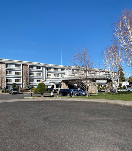 Exterior & Views 2, Shilo Inn Suites Hotel - Klamath Falls, Klamath