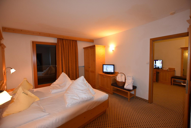 Bedroom 2, Hotel Gstatsch, Bolzano