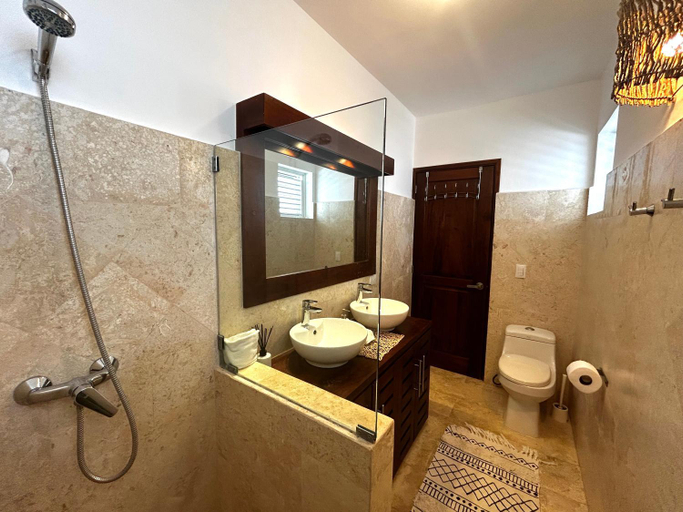 Others 3, Villa 4Bdrms 3.5baths with pool, Jacuzzi and Starlink WiFi, Las Terrenas