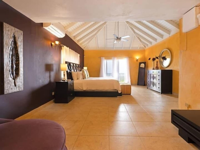 Bedroom 2, Stonehenge