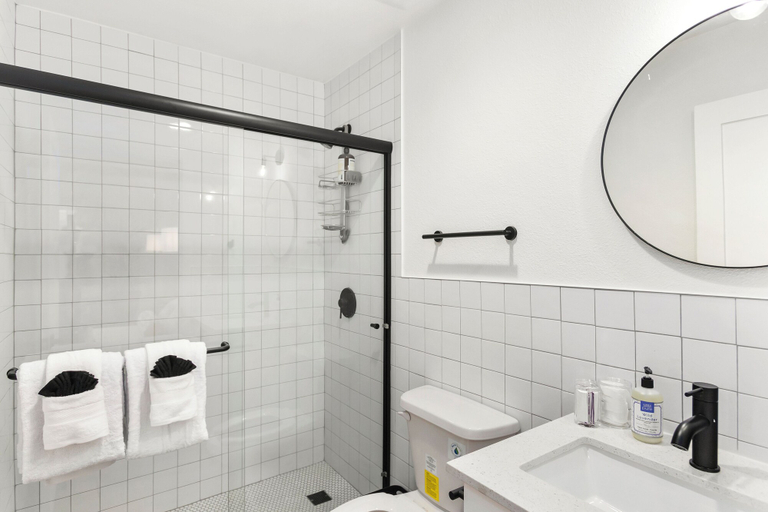 Bathroom, Mokulua Studio suite., Maricopa