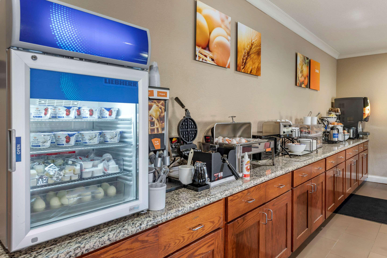 Food & Drinks 5, Comfort Inn & Suites Muncie Area, Delaware