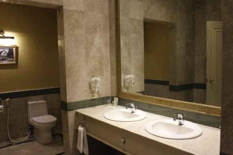 Bathroom 14