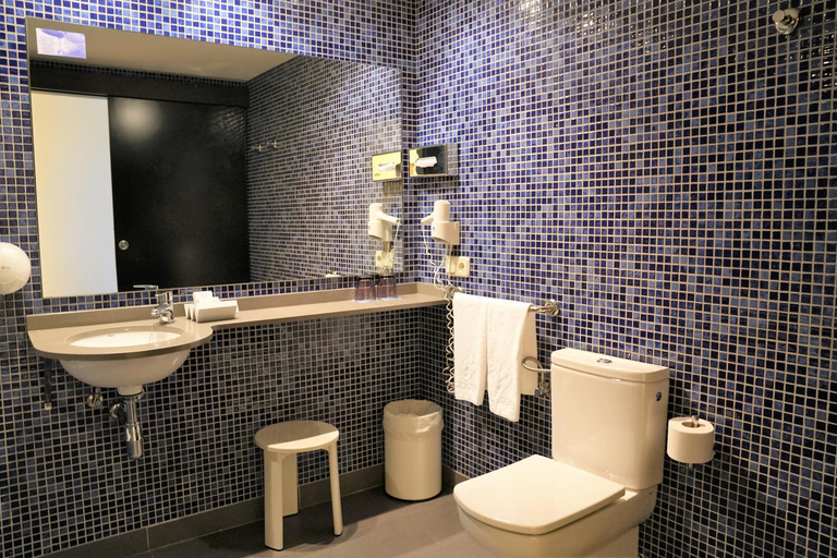 Bathroom 5, Port Feria Valencia, Valencia