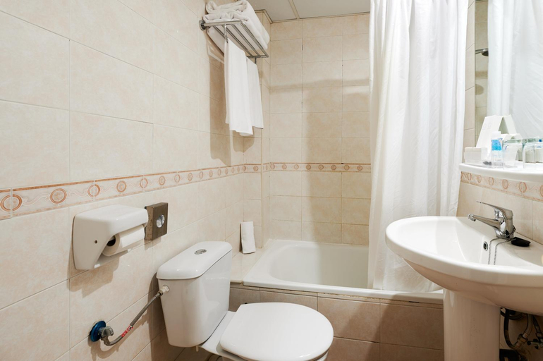 Bathroom 5, AluaSun Marbella Park, Málaga