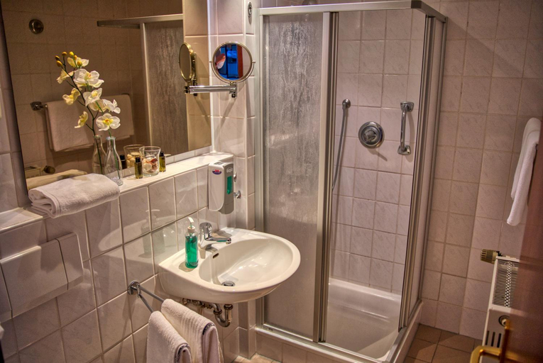 Bathroom 5, Hotel National, Nordsachsen