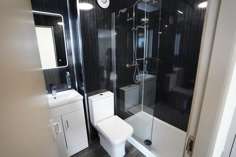Bathroom 3, Hardgate House Hotel, West Dunbartonshire