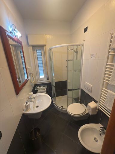 Bathroom 3, Hotel Grotte, Messina