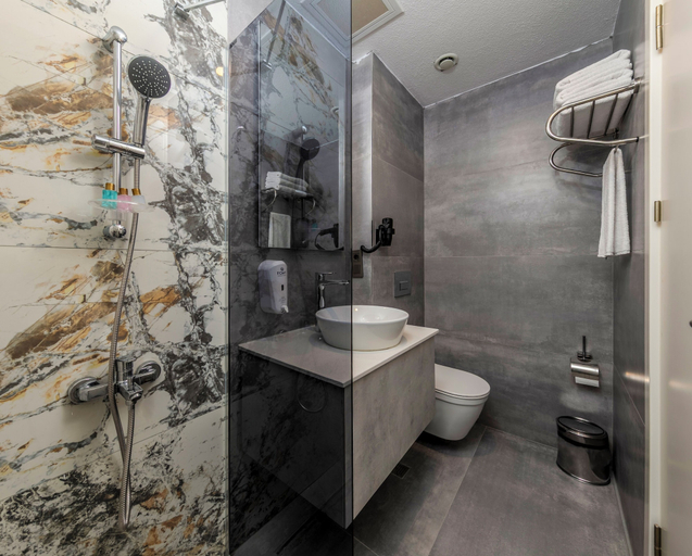 Bathroom 5, Airport Waves Hotel, Arnavutkoy