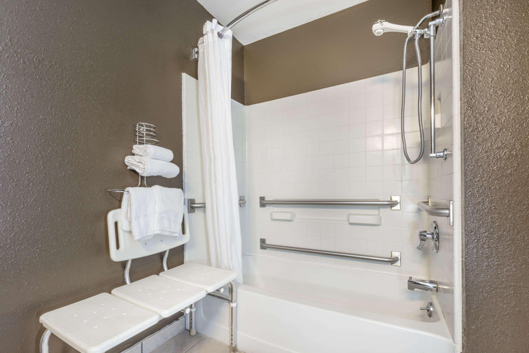 Bathroom 4, Super 8 by Wyndham Georgetown, Scott