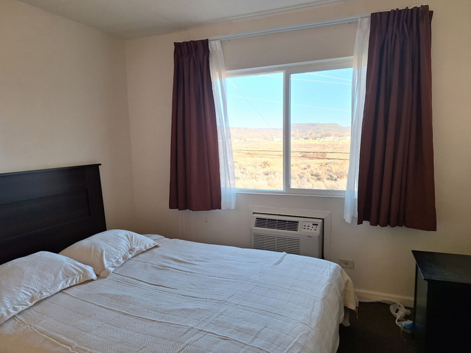 Bedroom 3, Leisure Lodge Motel, Cibola
