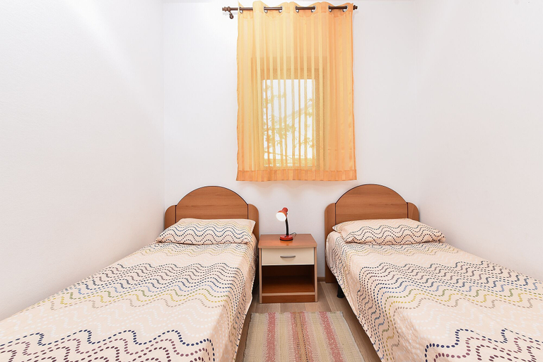Bedroom 2, Apartment 1001, Fažana
